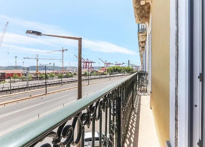 Outstanding Santos Spacious 2 Bedroom W Ac * Лиссабон