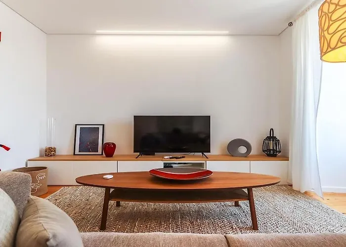 Апартаменты Outstanding Santos Spacious 2 Bedroom W Ac Лиссабон