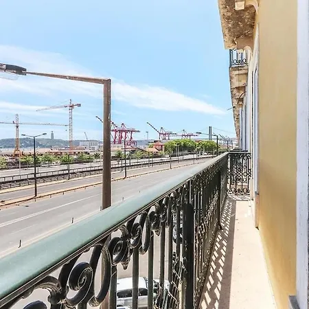 Outstanding Santos Spacious 2 Bedroom W Ac * Lisbon