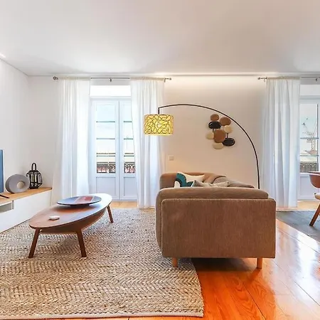 Outstanding Santos Spacious 2 Bedroom W Ac 리스본